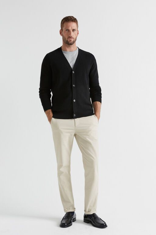 20 White Sneakers Outfit Ideas for Men 17 image 1699